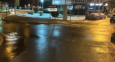 Fen İşleri Ekiplerinden Buzlanmaya Karşı Etkin Mücadele