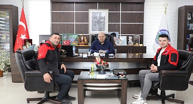 Gönen Belediye Başkanı İbrahim Palaz, Gönen Otomobil Sporları ve Yardımlaşma Derneği Yöneticilerini Kabul Etti