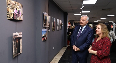 “Kadının Gücü” Karma Resim Sergisi Bandırma’da Sanatseverlerle Buluştu