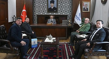 Manisa Balıkesirliler Kültür ve Yardımlaşma Derneği Başkanı Mümin Şafak, Vali İsmail Ustaoğlu’na Ziyaret Gerçekleştirdi