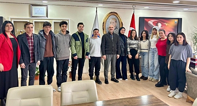 Marmara Adalar Belediye Başkanı Aydın Dinçer, Ücretsiz Üniversite Hazırlık Kursu Öğrencilerini Kabul Etti