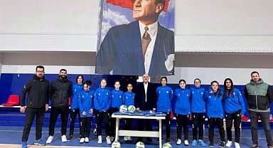 Saraylar İlk ve Ortaokulu Kız Futsal Takımı Türkiye Finallerinde Balıkesir’i Temsil Edecek