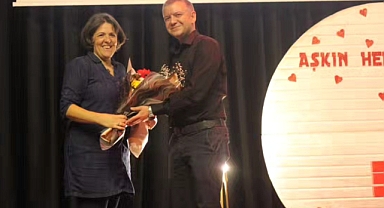 Susurluk Belediyesi’nden “Aşkın Her Hali” Şiir ve Müzik Dinletisi