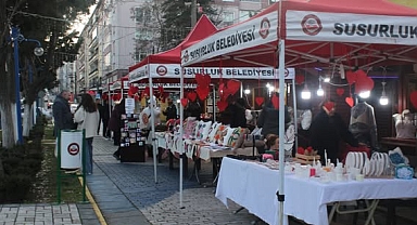 Susurluk Gelişim Atölyesi Kadınlarının El Emeği Ürünleri Sanat Sokağı'nda Satışa Sunuluyor