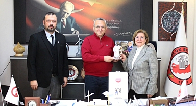 Türk Eğitim Vakfı Balıkesir Şube Başkanı Jale Bayraktar, Susurluk Belediye Başkanı Hakan Yıldırım Semizel’i Ziyaret Etti