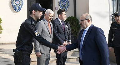 Vali İsmail Ustaoğlu, Bandırma 17 Eylül Polis Merkezi Amirliği’ni Ziyaret Etti