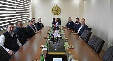 Vali İsmail Ustaoğlu, Bandırma Ticaret Odası’nı Ziyaret Etti