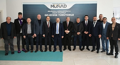 Vali İsmail Ustaoğlu, MÜSİAD Bandırma Şube Başkanlığı’nı Ziyaret Etti