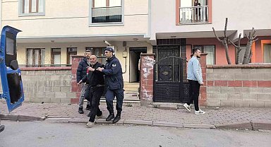 3 kişiyi bıçak ve çekiçle yaralayan kişi, serbest kaldı