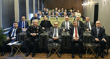 Ailenin Korunması ve Güçlendirilmesi Vizyon Belgesi 2024-2028 Koordinasyon Toplantısı, Vali İsmail Ustaoğlu Başkanlığında Gerçekleştirildi