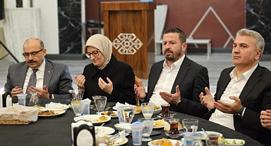 AK Parti Balıkesir Teşkilatı, Ticaret Borsası'nın İftar Programında Buluştu