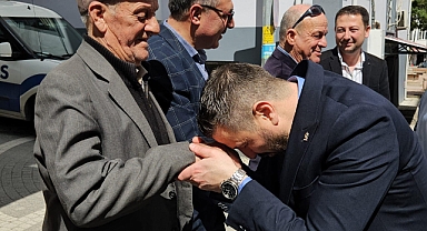 AK Partiler İvrindi’de Bayram Coşkusunu Teşkilat ve Vatandaşlarla Paylaştı