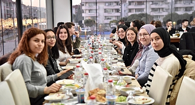 Altıeylül Belediyesi Temsilcileri, Balıkesir Üniversitesi Öğrencileriyle İftar Programında Buluştu