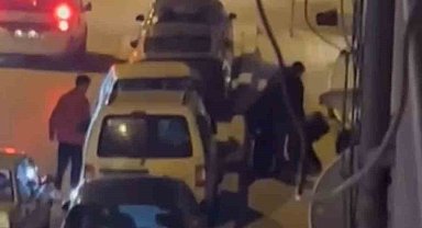 Aralarına aldığı kişiyi böyle darp ettiler