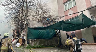 Ataşehir'de gecekondu alev alev yandı