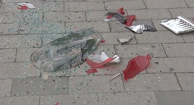 Avcılar'da kamyonetin 4 araca çarptığı kaza güvenlik kamerasında