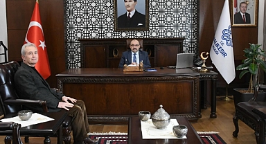 Balıkesir Bakkallar ve Bayiler Esnaf Odası Başkanı Hasan Yançıl, Vali İsmail Ustaoğlu’na Nezaket Ziyaretinde Bulundu