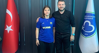 Balıkesir Büyükşehir Belediyespor’dan Başarıya Bir Adım Daha: Türkiye 2.’si Berra Güngör, Başkan Burç Özoğuz’u Ziyaret Etti