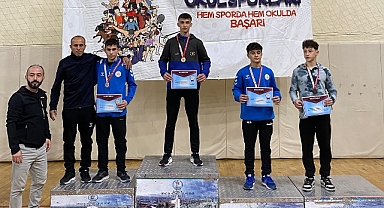 Balıkesir Büyükşehir Belediyespor Güreş Takımı, Isparta’da Başarı Elde Ederek Madalyalarla Döndü