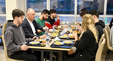 Balıkesir Gençlik ve Spor İl Müdürü Adem Özalp, Ayvalık Yurdu’nda Öğrencilerle İftarda Buluştu