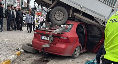 Balıkesir Karesi İlçesinde Feci Kaza: 3 Yaralı