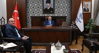 Balıkesir Roman Saha Koordinatörü İsmail Arslan, Vali İsmail Ustaoğlu’nu Ziyaret Etti