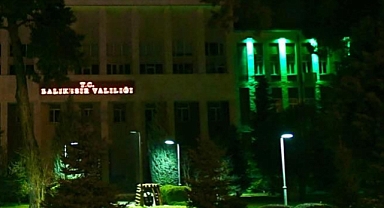 Balıkesir Valiliği Binası, Yeşilay Haftası İçin Yeşil Işıkla Aydınlatıldı