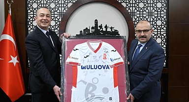 Balıkesirspor Kulübü Başkanı Abdullah Bekki ve Yönetim Kurulu Üyelerinden Vali İsmail Ustaoğlu’na Ziyaret