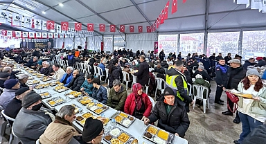Bandırma Belediye Başkanı Dursun Mirza, İftar Sofrasında Hemşehrileriyle Birlikteydı