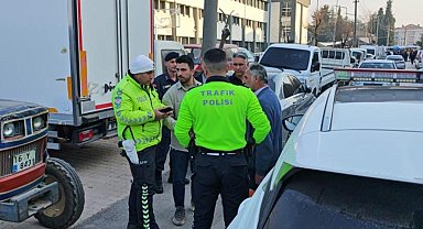 Barışmak istediği eşini tabanca ile kovaladı