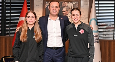 Başkan Ahmet Akın’dan Şampiyon Sporculara Tebrik: “Nice Esralar, Nice Alaralar Yetişecek”
