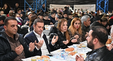 Başkan Ahmet Akın Edremit’te Ramazan İftarı ve Demokrasi Yürüyüşüne Katıldı