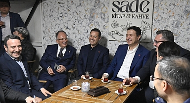 Başkan Ahmet Akın, İftar Sonrası On On’da Hemşehrileriyle Buluştu