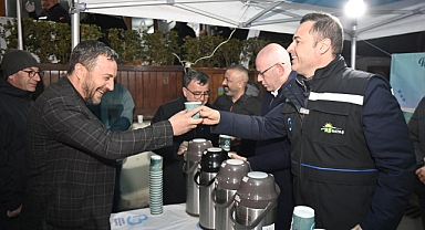 Başkan Ahmet Akın, Sahur da Esnafla Buluştu