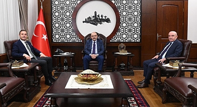 Başkan Ahmet Akın ve Genel Sekreter Naki Çetin, Vali İsmail Ustaoğlu’nu Ziyaret Etti