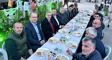Başkan Dursun Mirza Yeşilçomlu'da Vatandaşlarla İftarda Buluştu