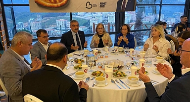 Başkan Hakan Şehirli, İzmir’de Balıkesirlilerle İftar Programında Buluştu