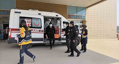 Başkasına ait kimlikle tedavi olmak isteyen tüberküloz hastası 2 göçmen polisi alarma geçirdi