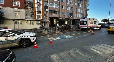 Bayrampaşa'da feci kaza kamerada: Yolun karşına geçen yayaya çarpıp kaçtı, kısa sürede yakalandı