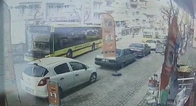 Belediye otobüsü 4 araca böyle çarptı