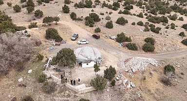 Belediyenin türbe restorasyonu yıkıma dönüştü