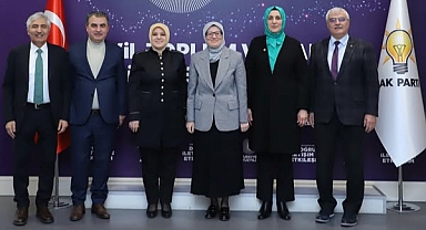 Belgin Uygur, AK Parti Genel Merkezi’nde Eski ve Yeni Milletvekilleri ile Bir Araya Geldi