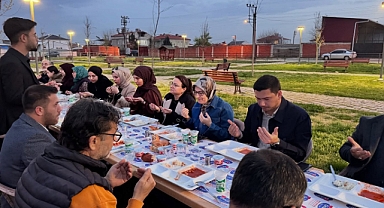 Belgin Uygur, Halalca Mahallesi'nde İftar Sofrasında Vatandaşlarla Buluştu