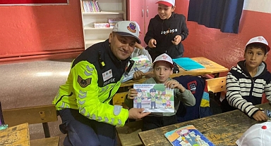 Bigadiç Jandarmasından Eğitime Destek: Öğrencilere 250 Kitap Hediye Edildi