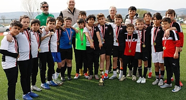 Bigadiç’te Minik Futbolcuların Mücadelesi Coşkuyla Tamamlandı