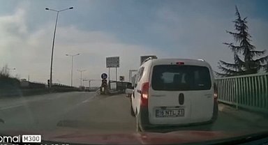 Bir anda geri manevra yaptı, korku dolu anlar kameraya yansıdı