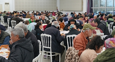 Burhaniye Belediyesi’nden Ramazan’da Gönül Sofrası: 1000’den Fazla Vatandaş Aynı İftarda Buluştu