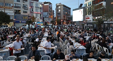 Burhaniye Belediyesi, Ramazan Boyunca Dayanışmayı Güçlendiriyor: İhtiyaç Sahiplerine Yardım ve İftar Sofraları Kuruluyor