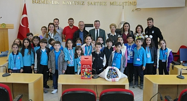 Burhaniye Mehmet Akif Ersoy İlkokulu Öğrencileri, Atık Pil Toplayarak Çevreye Duyarlı Davranış Sergiledi