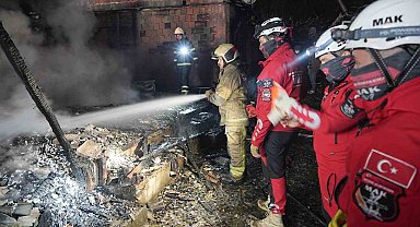 Bursa'da 18 ahşap ev alev alev yandı